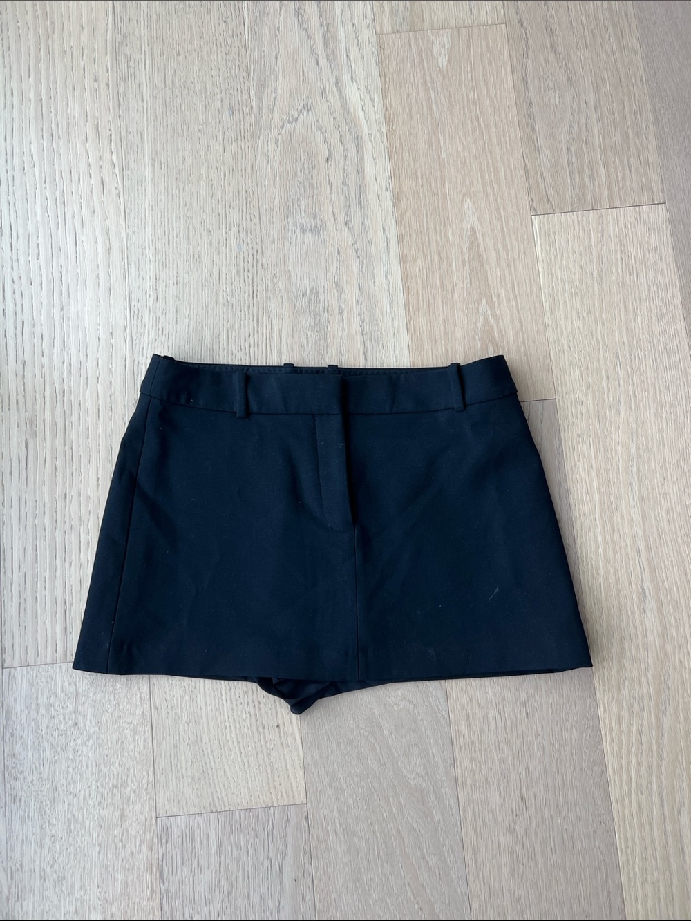 Aritzia Black Tailored Skort